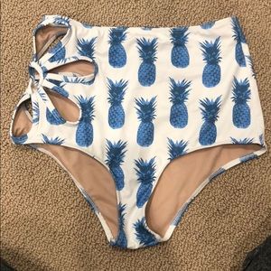 EUC Kortni Jeane bottoms